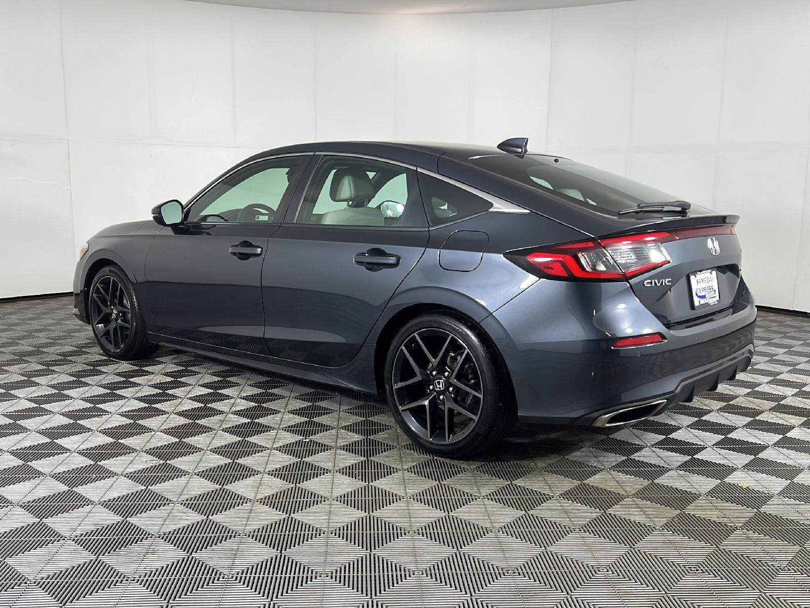 Used 2023 Meteorite Gray Metallic Honda Sport Touring image 9