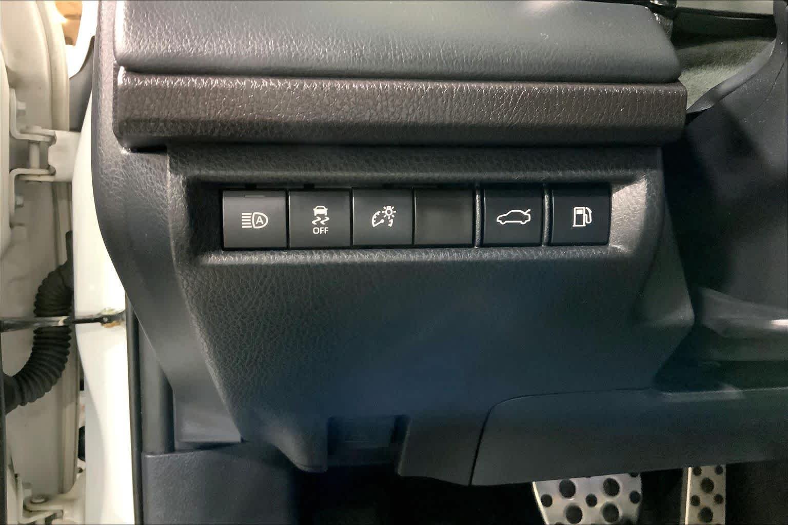 Used 2025 Wind Chill Pearl Toyota XSE image 35