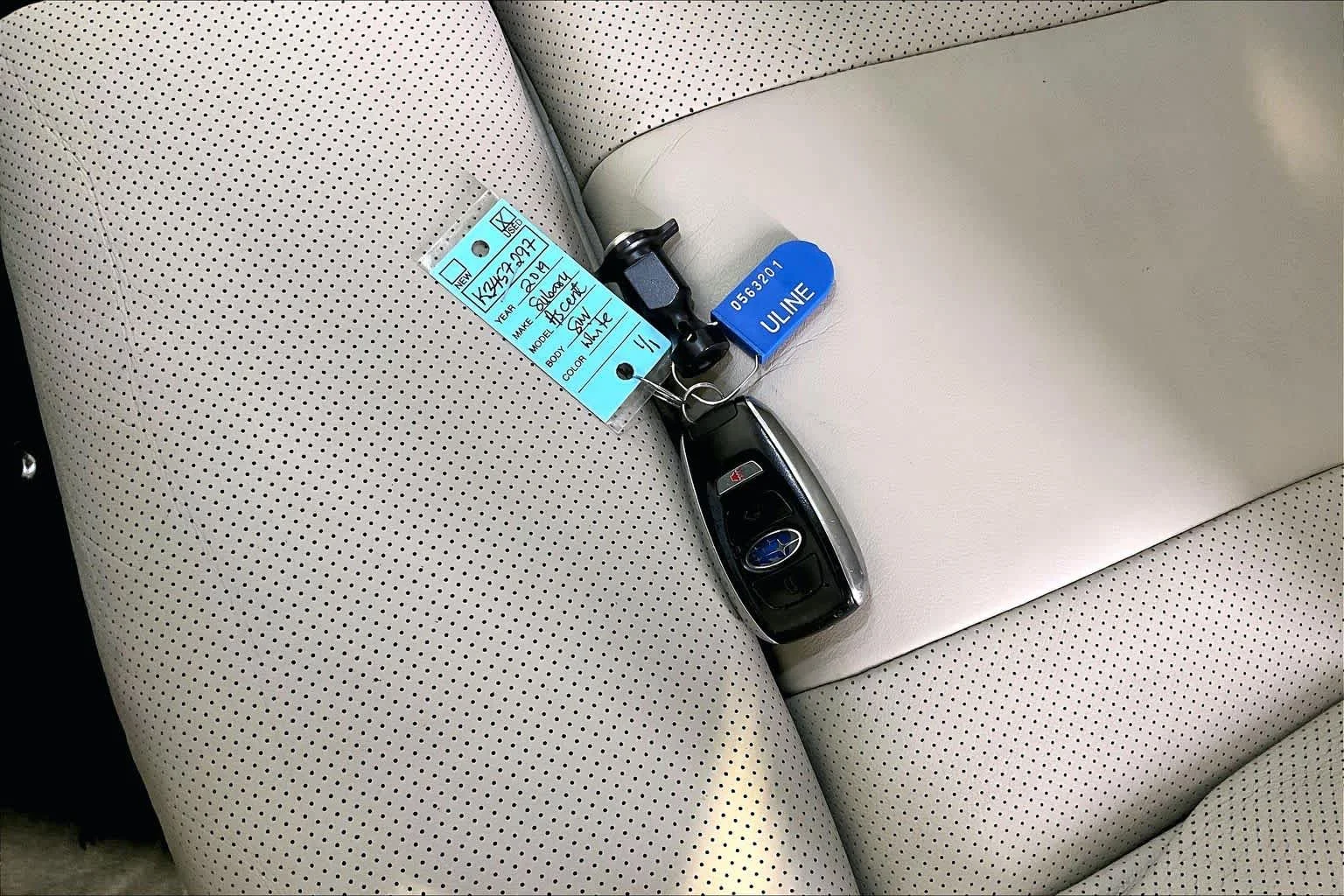 Used 2019 Crystal White Pearl Subaru Limited image 15