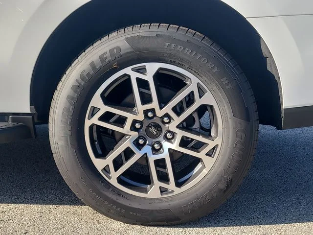 New 2026 Oxford White Ford Active image 8