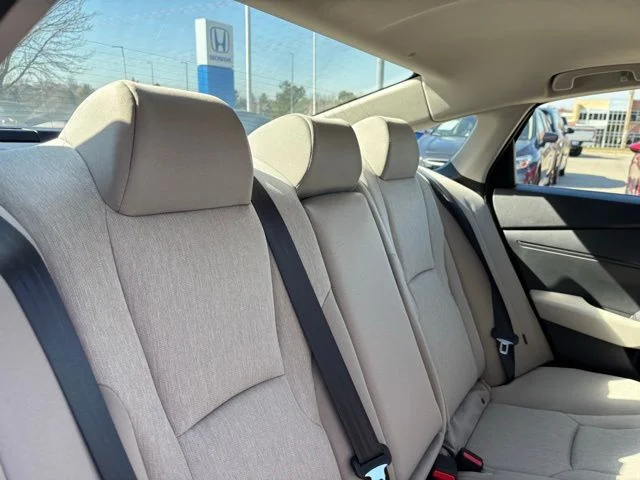 Used 2025 Red Honda SE image 28