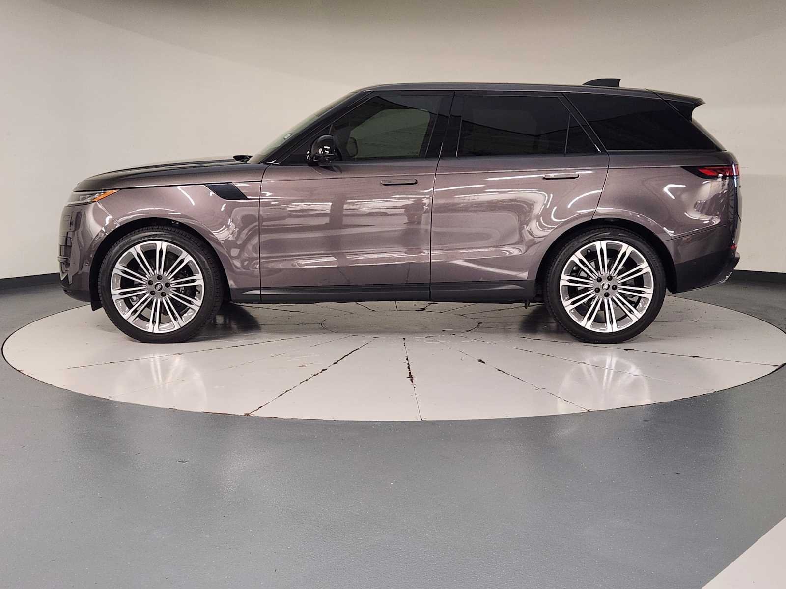 Certified Used 2024 Charente Grey Premium Metallic Land Rover SE image 5