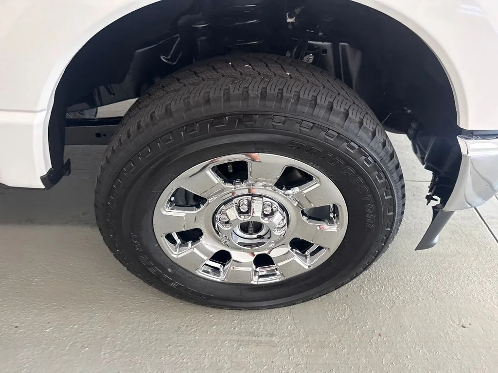 New 2027 Star White Metallic Tri-Coat Ford F-250® Lariat® image 5
