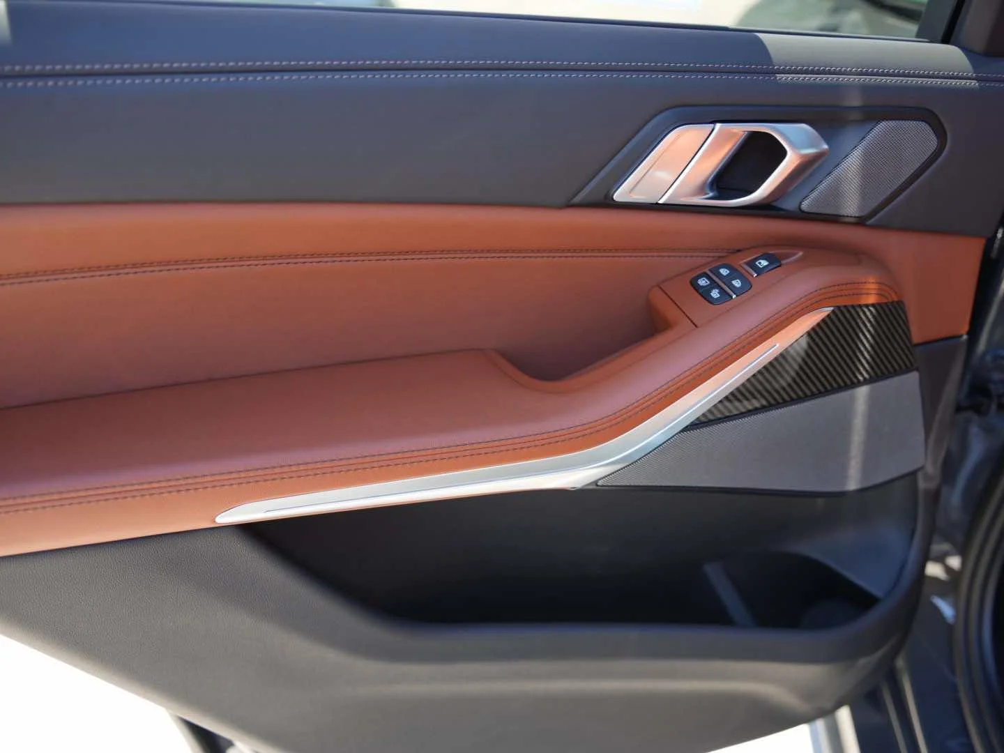 New 2027 Dravit Grey Metallic BMW M60i image 9