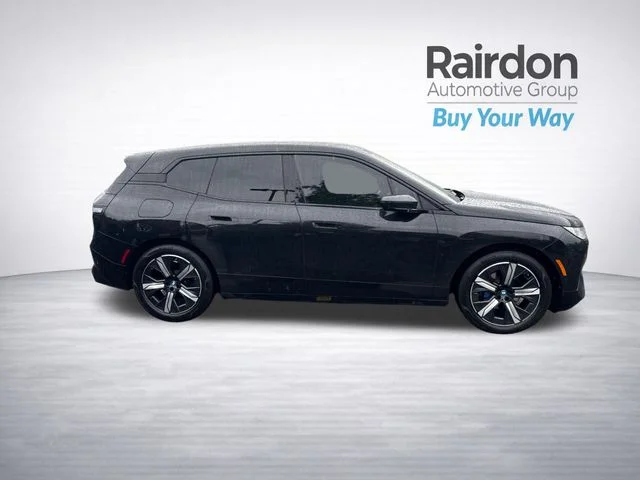 Used 2022 Black BMW xDrive50 image 8