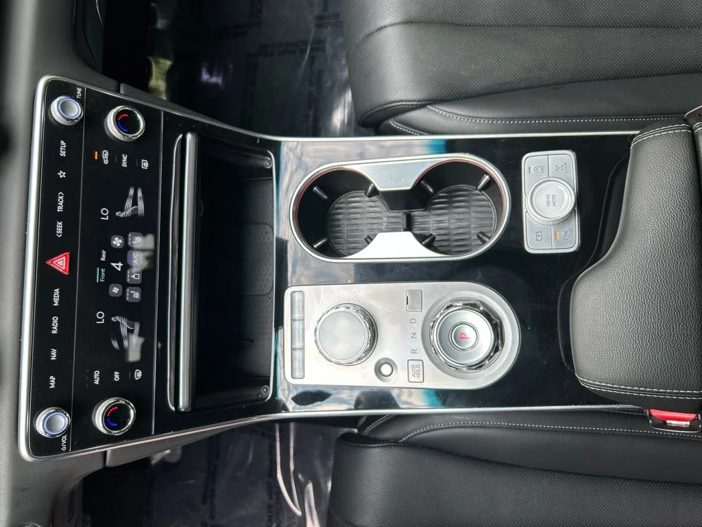 Used 2025 White Genesis 2.5T image 18