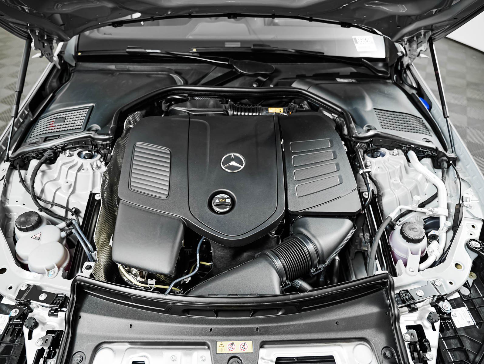 New 2026 MANUFAKTUR Alpine Grey Mercedes-Benz C 300 image 4