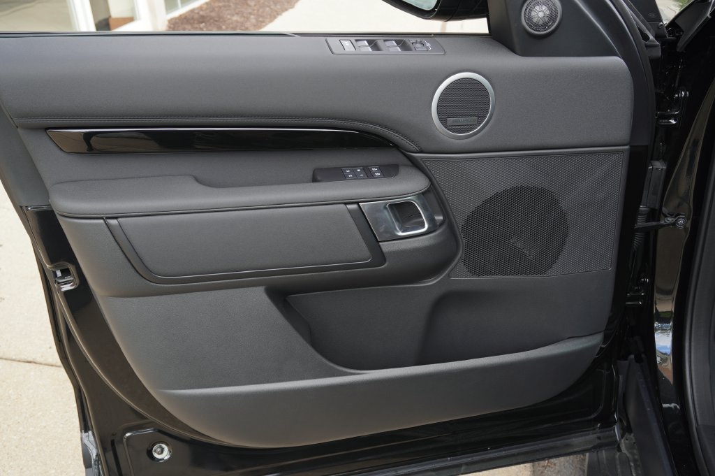 New 2026 Santorini Black Land Rover S image 10
