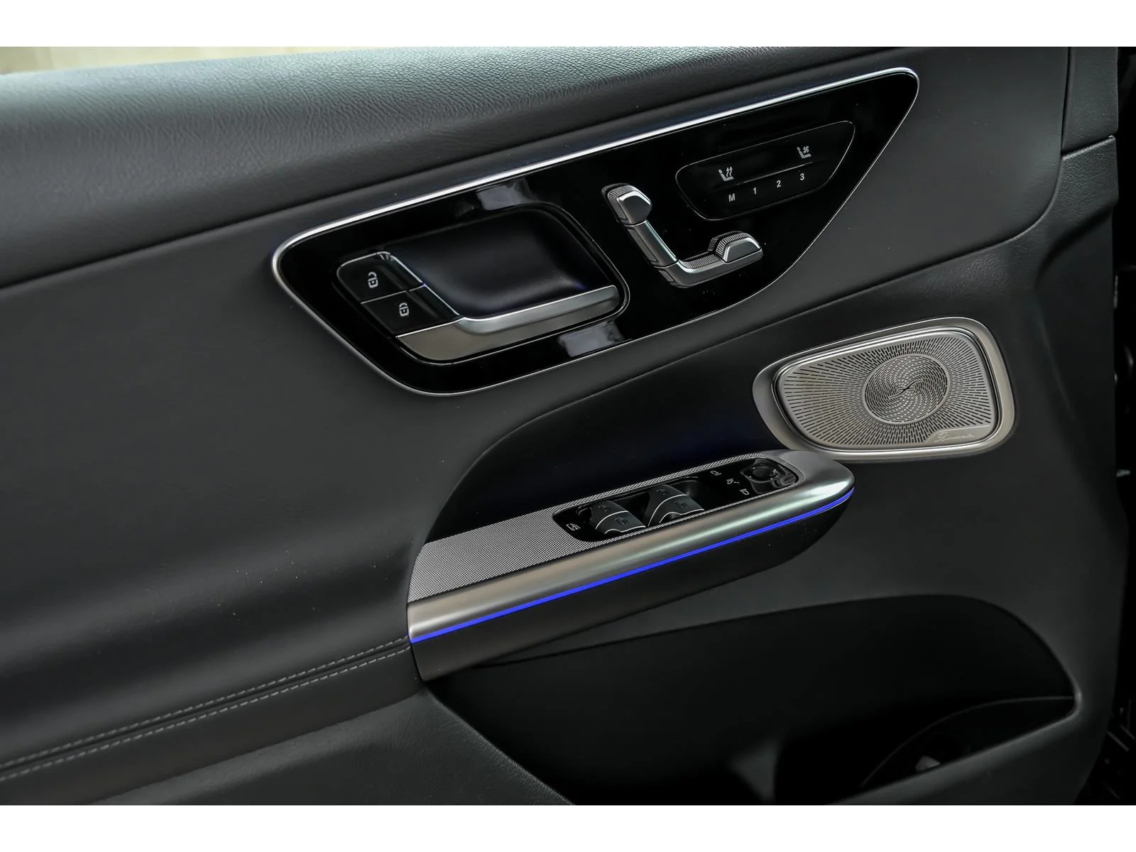 New 2026 Black Mercedes-Benz GLC 300 image 5