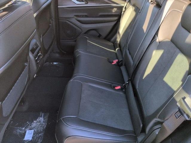 New 2026 Bright White Clear-Coat Exterior Paint Jeep Altitude image 11