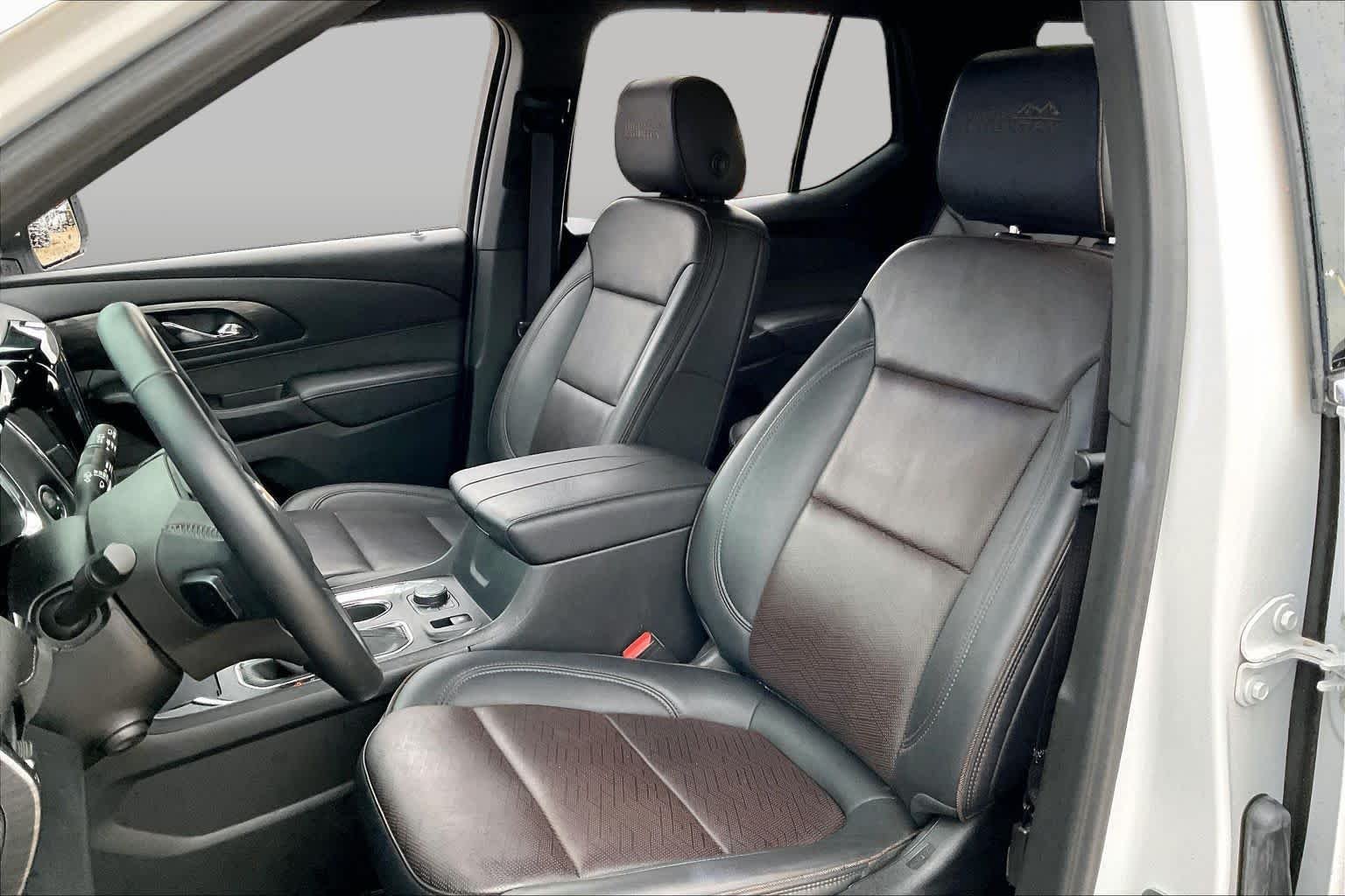 Used 2023 Iridescent Pearl Tricoat Chevrolet High Country image 8