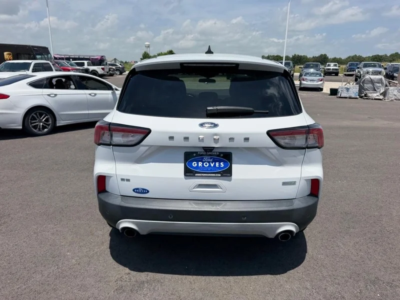 Certified Used 2020 Oxford White Ford SE image 6