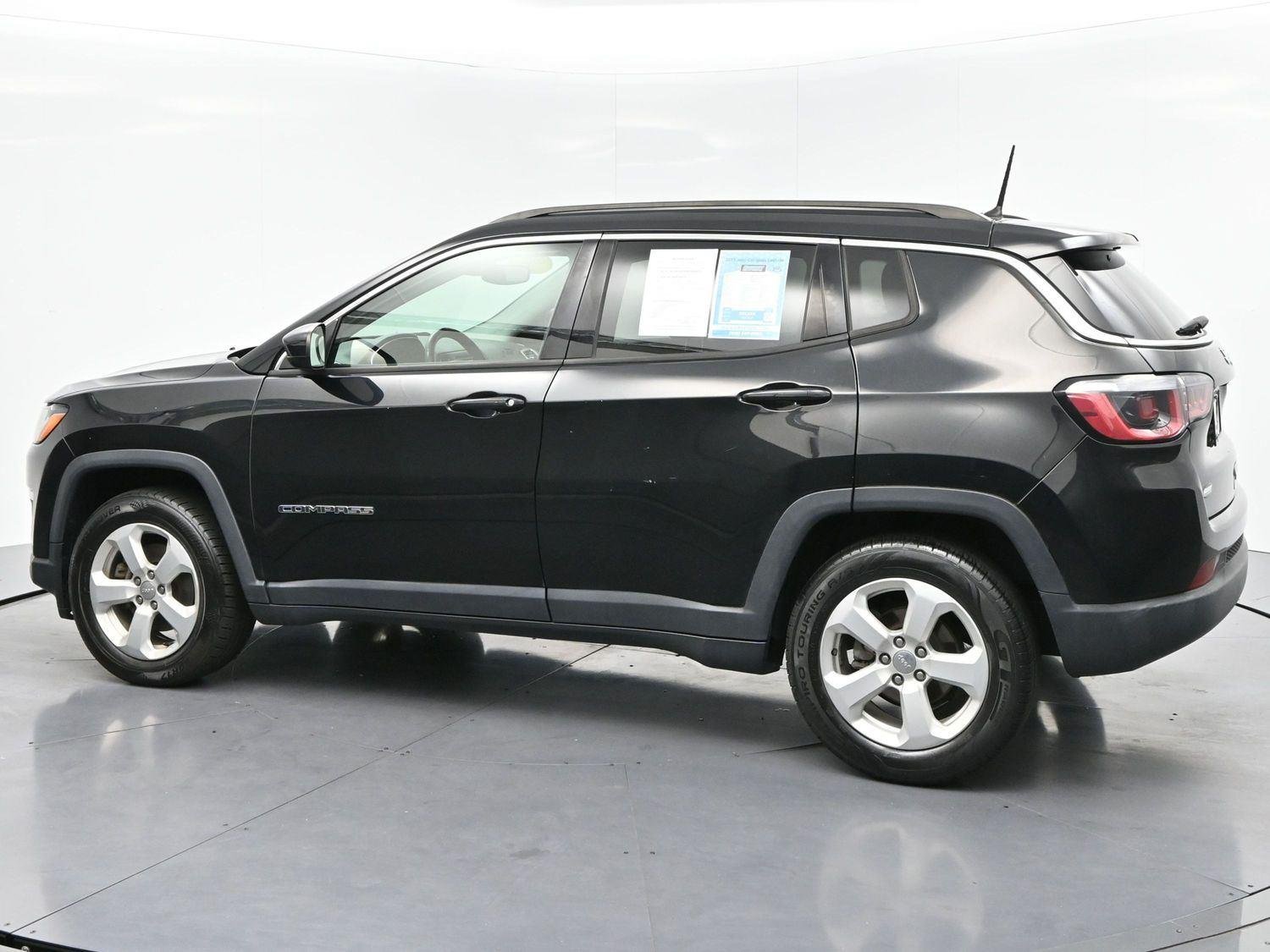 Used 2018 Diamond Black Crystal Pearlcoat Jeep Latitude image 5