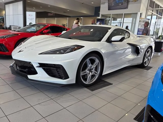 Used 2025 Arctic White Chevrolet 1LT image 3