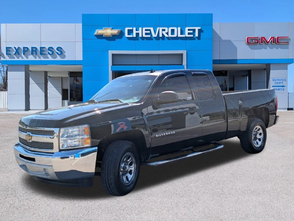 Used 2013 Black Chevrolet LS image 7