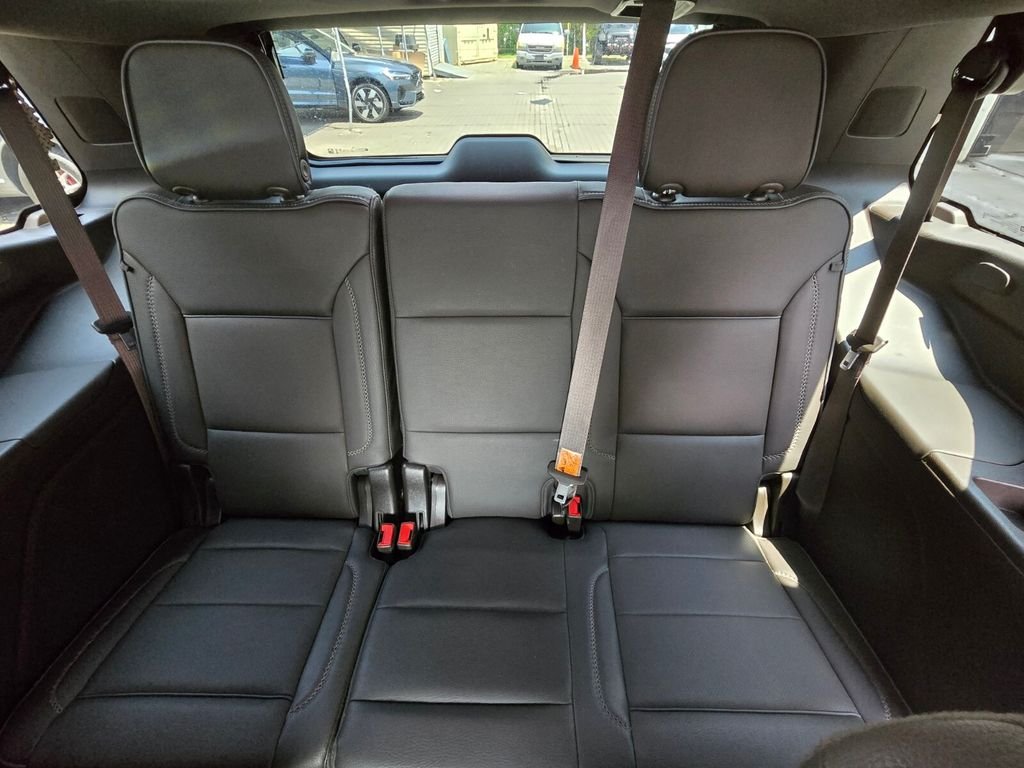 Used 2023 White GMC Denali image 19