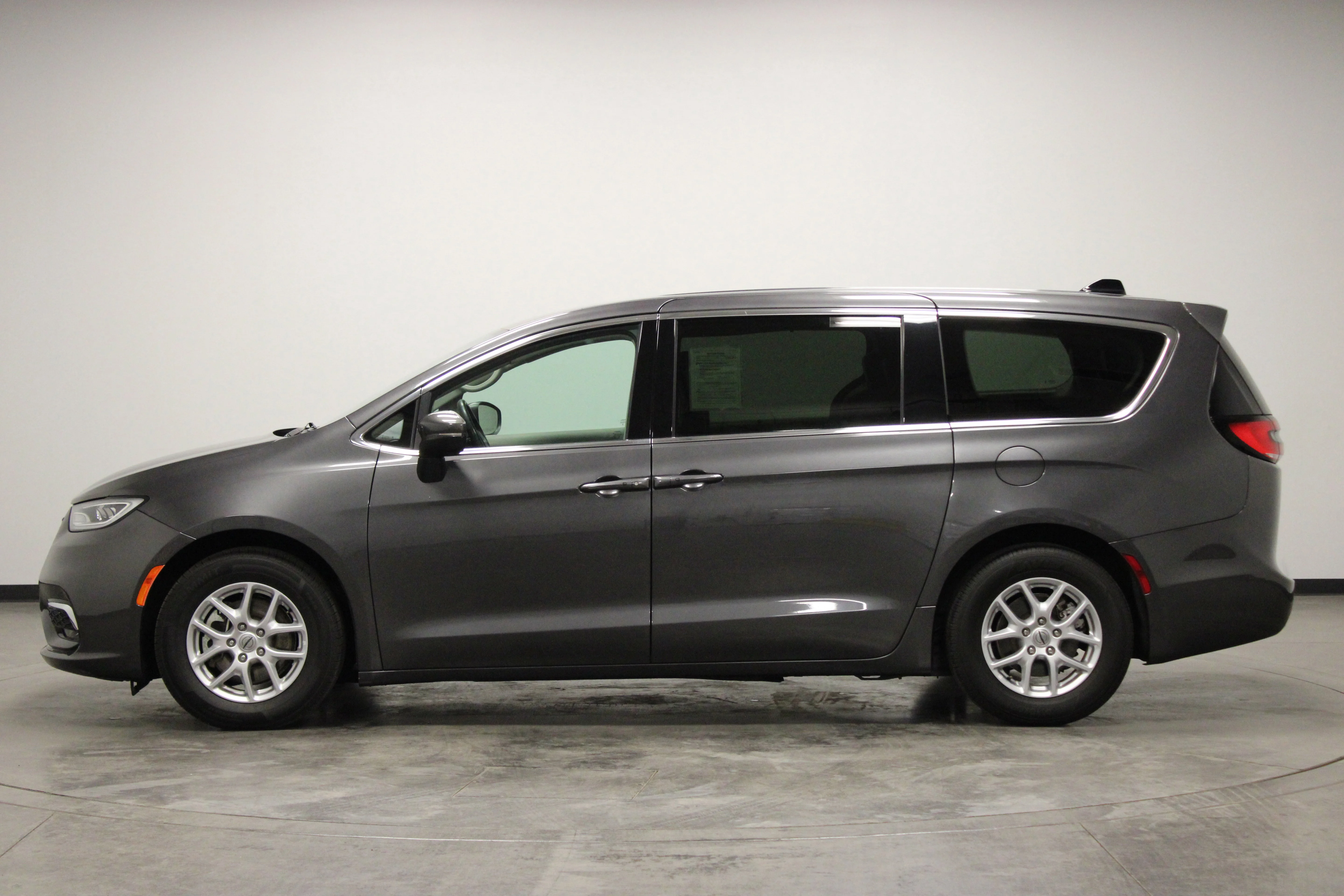 2023 Chrysler Pacifica Touring L - Photo 5