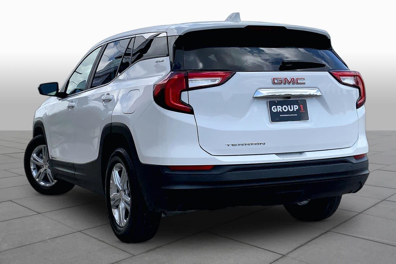 Used 2024 Summit White GMC SLE image 11