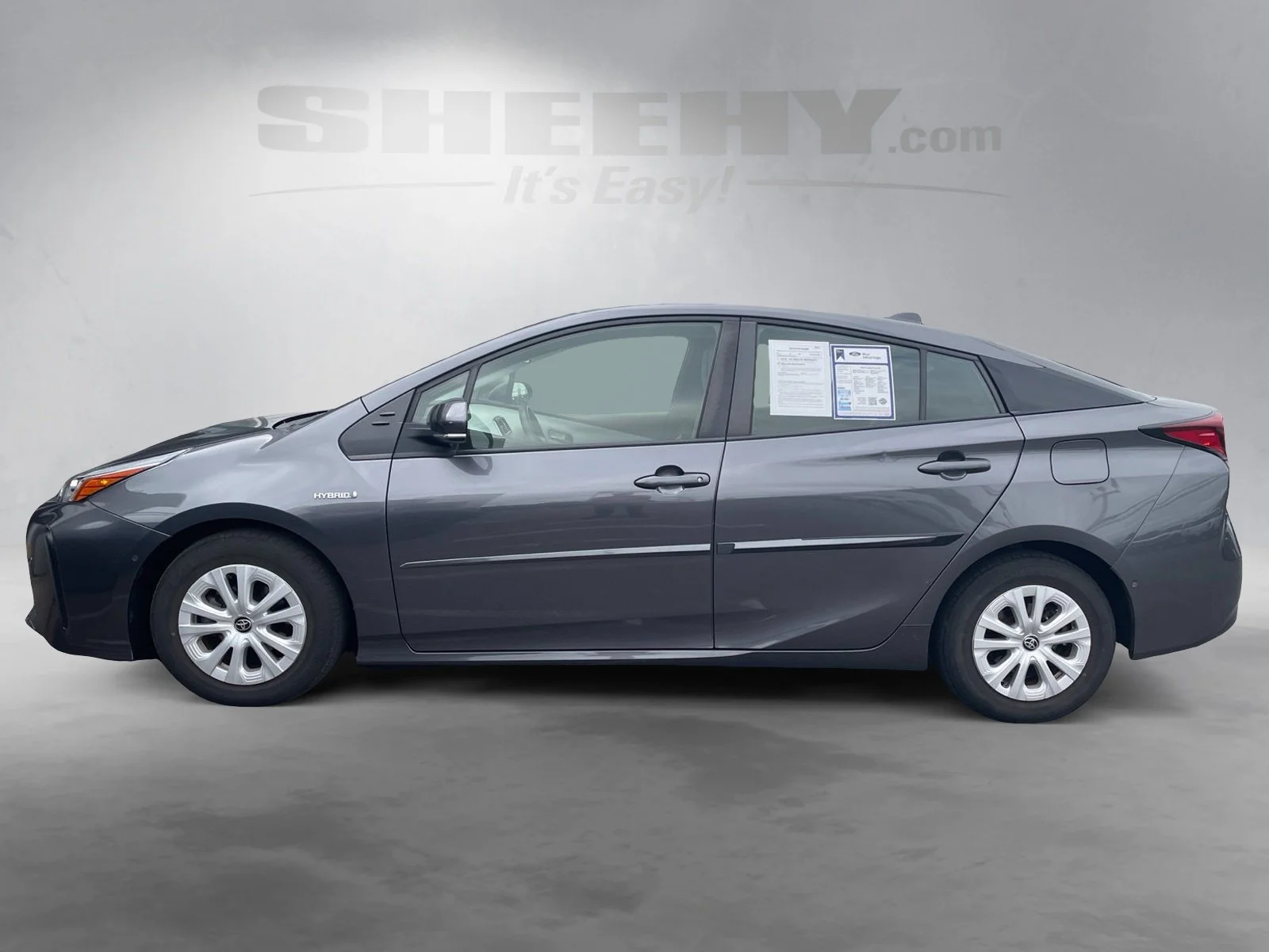 Used 2022 Magnetic Gray Metallic Toyota LE image 8