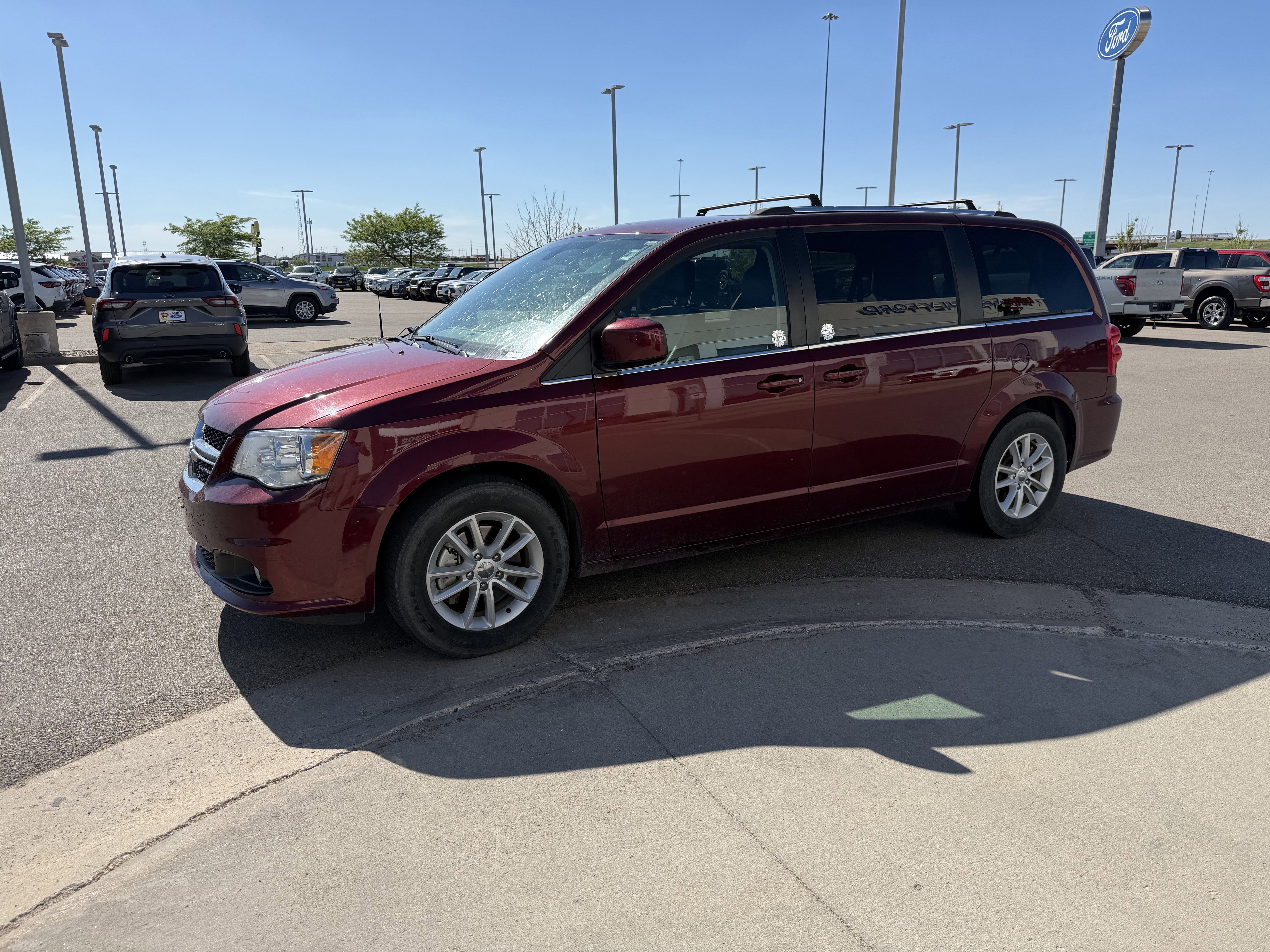 Used 2018 Octane Red Pearlcoat Dodge SXT image 2