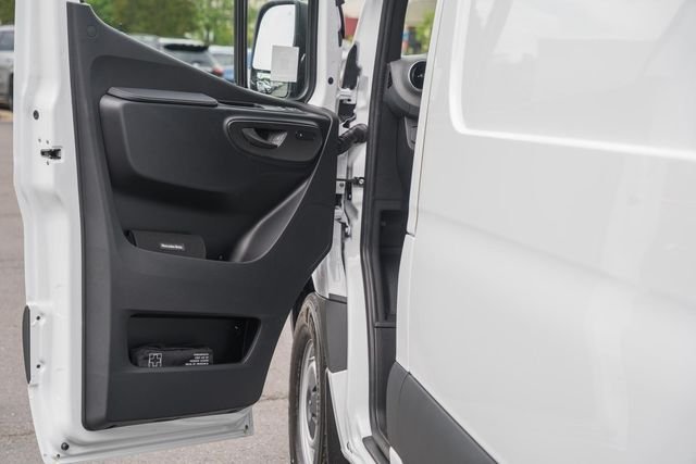 New 2026 Arctic White Mercedes-Benz Cargo 170 WB image 34