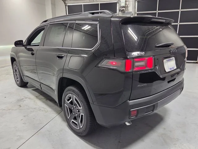 New 2026 Diamond Black Crystal Pearl-Coat Exterior Paint Jeep Limited image 8