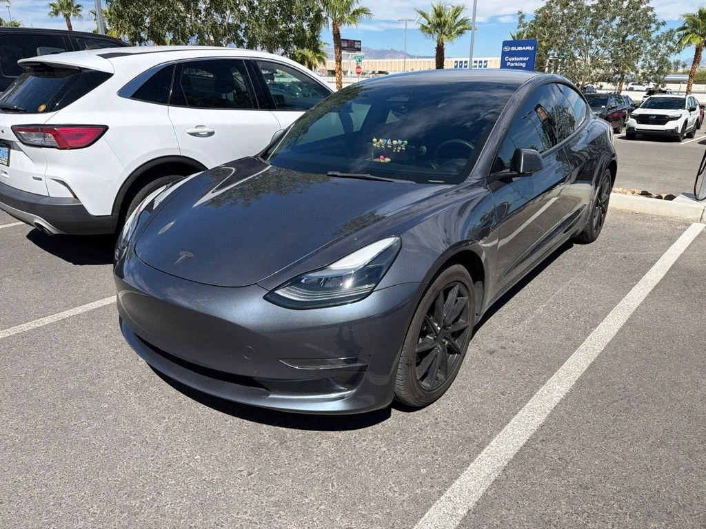Used 2023  Tesla Base image 4