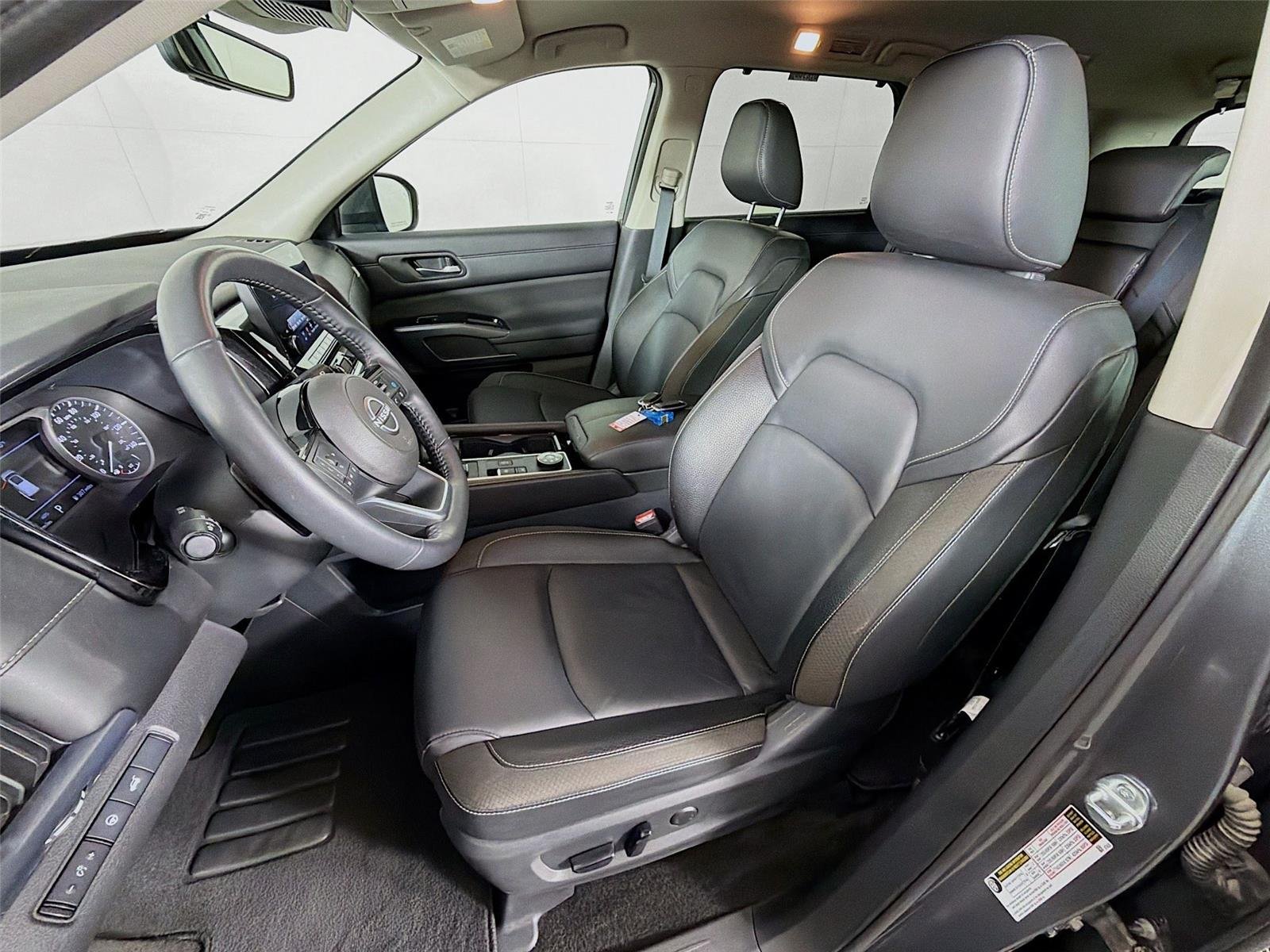 Used 2025  Nissan SL image 11