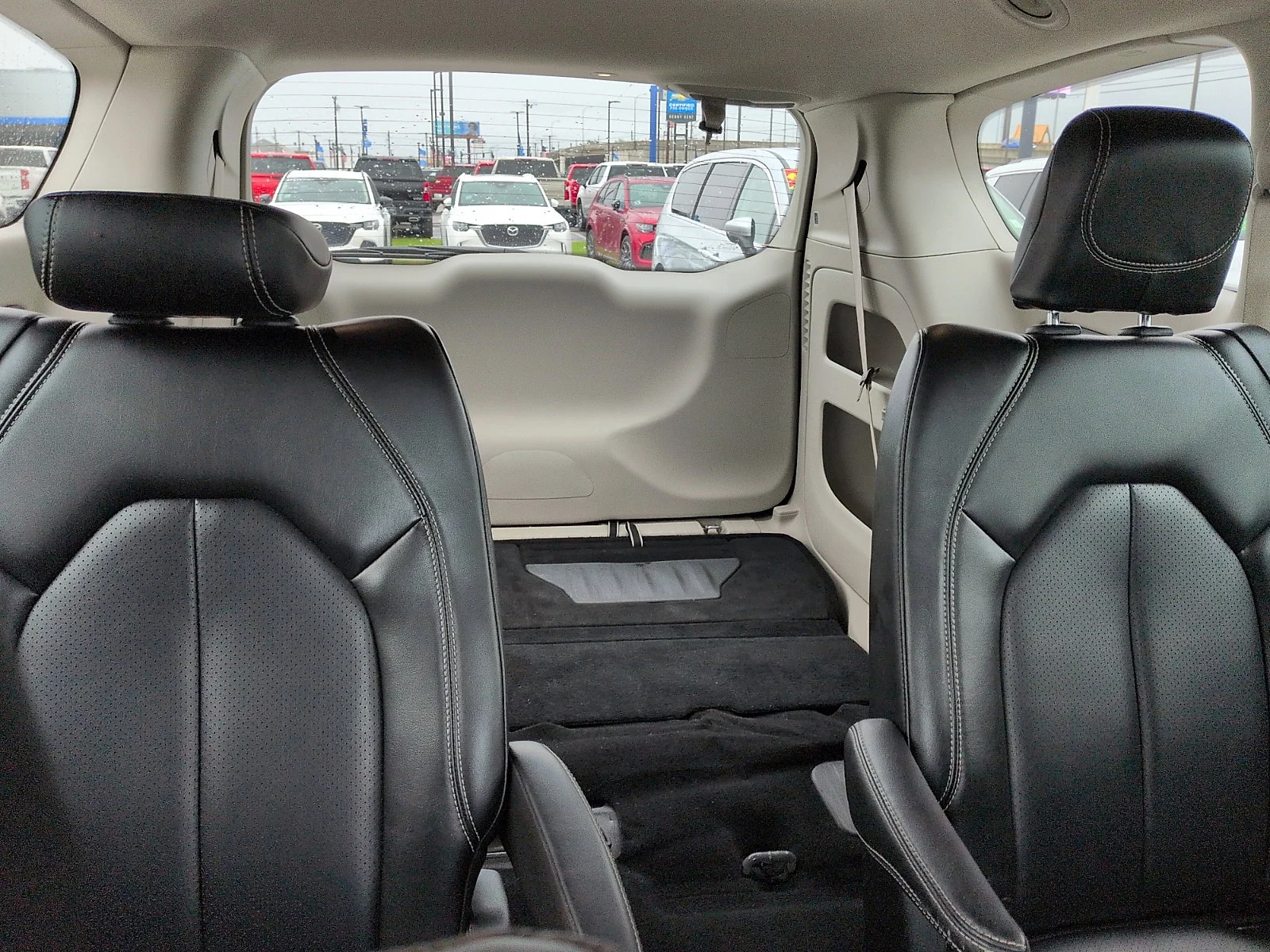 Used 2023 Brilliant Black Crystal Pearlcoat Chrysler Touring L image 8
