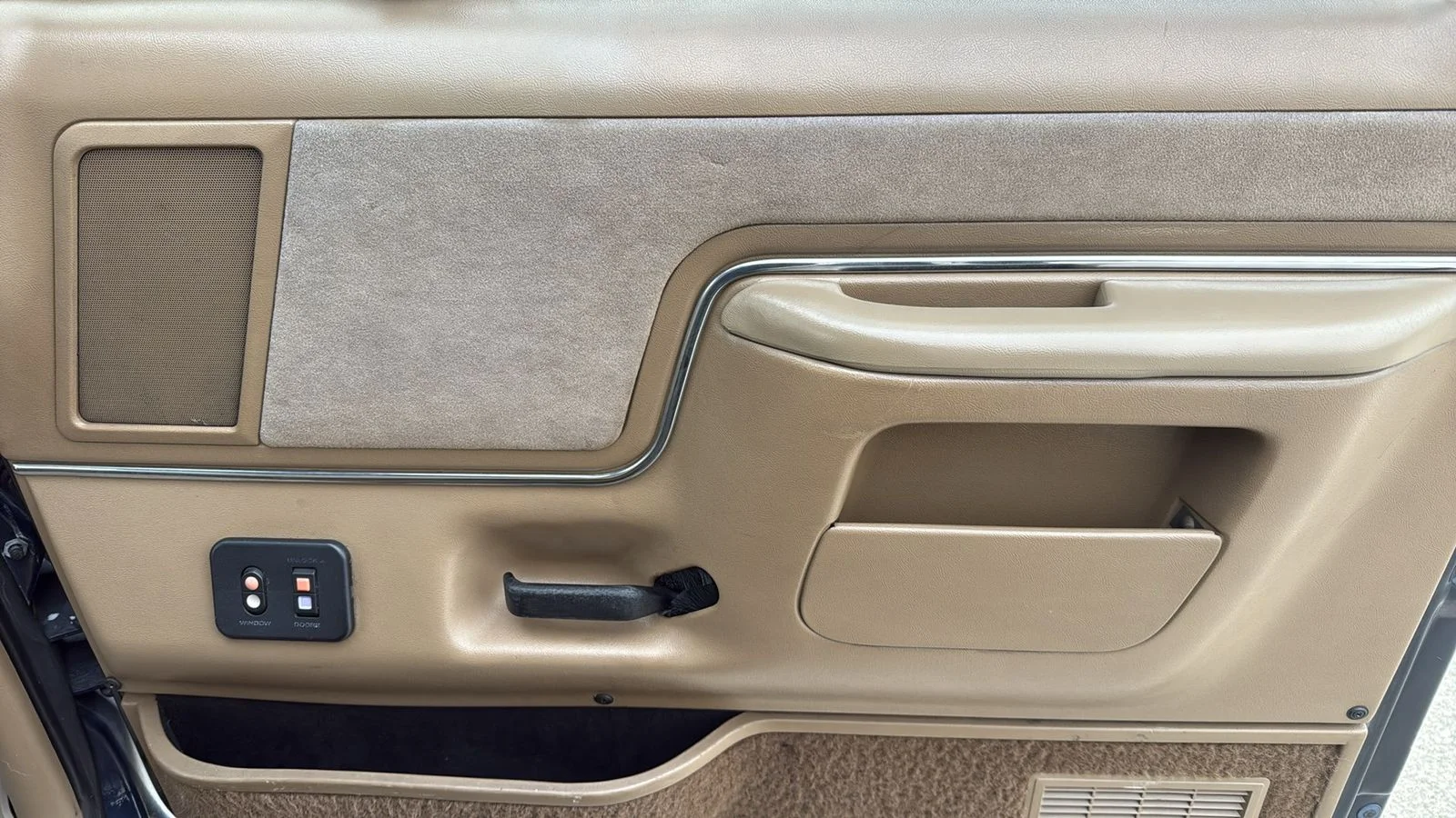 Used 1988  Ford XLT image 40