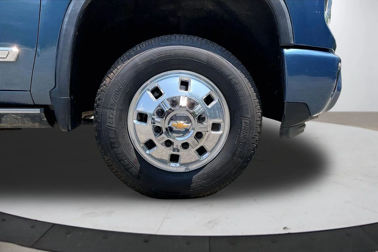 Used 2024 Blue Chevrolet High Country image 36