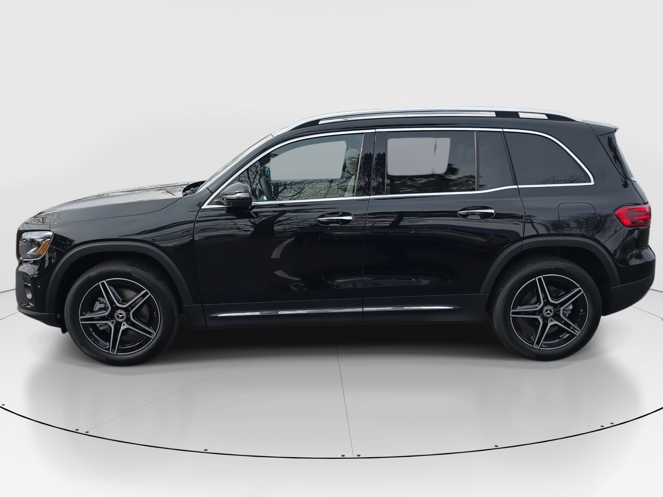 New 2026 Night Black Mercedes-Benz GLB250 image 4
