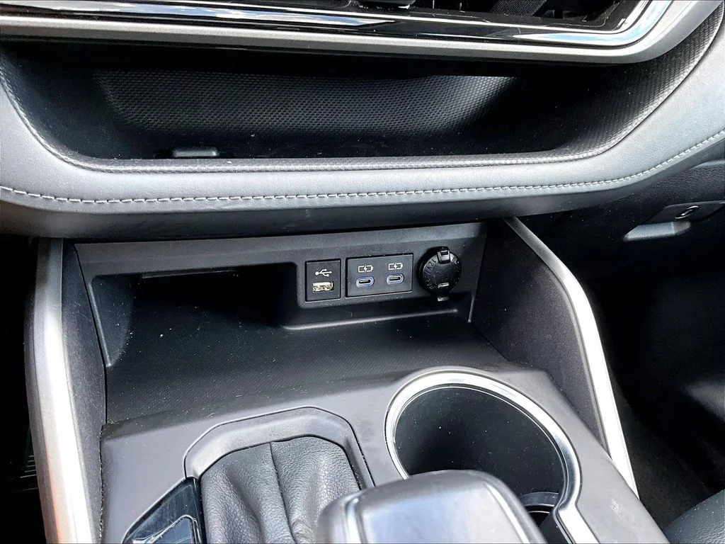 Used 2022 Silver Toyota XLE image 21