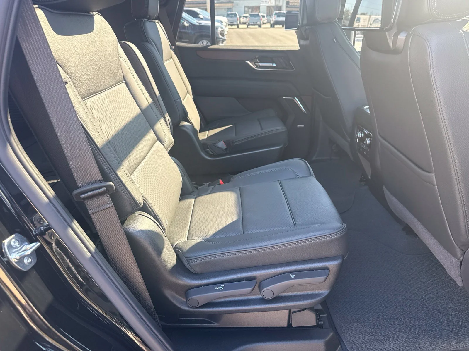 2026 GMC Yukon Denali - Photo 25