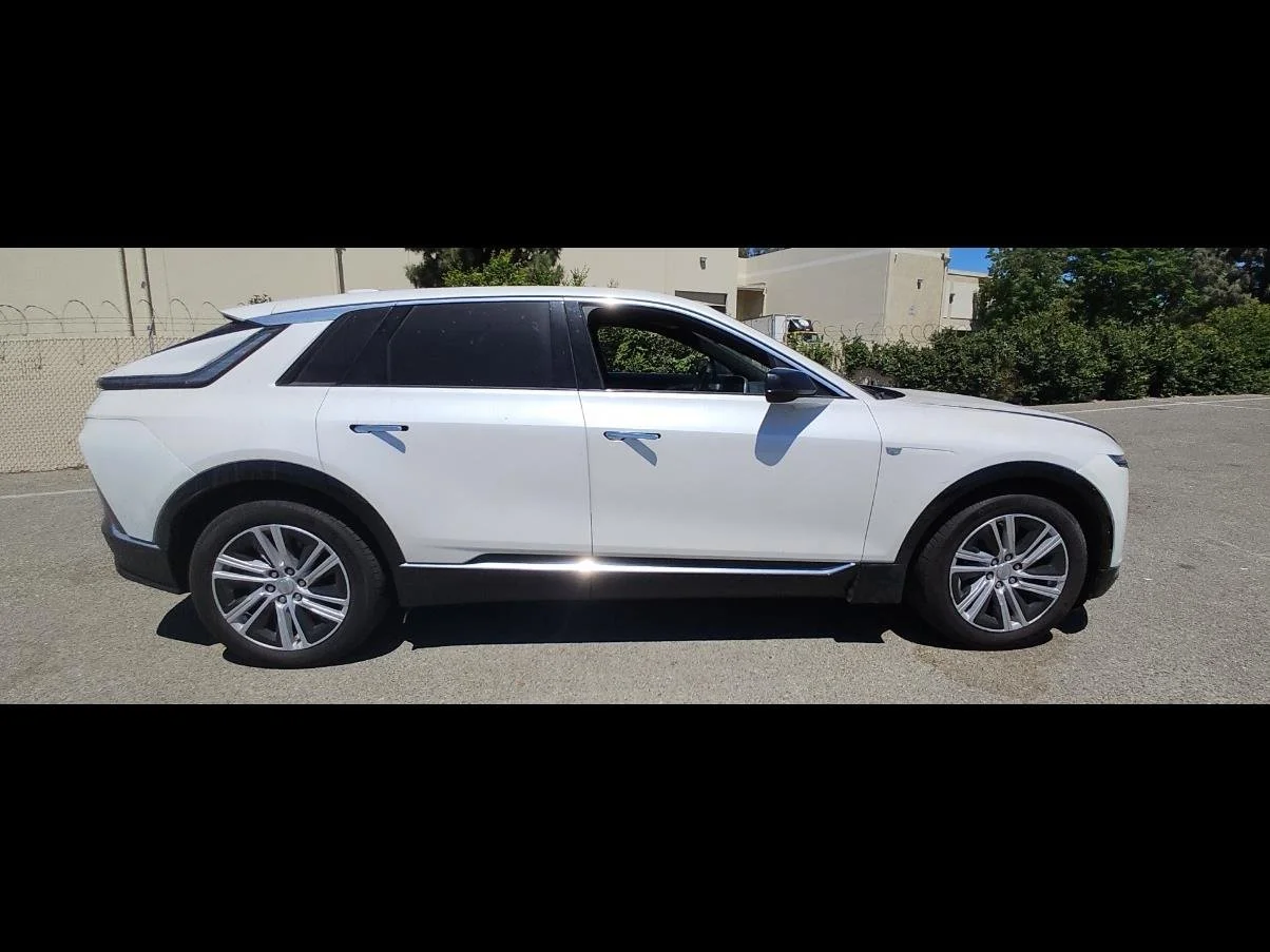 Used 2024 Crystal White Tricoat Cadillac Tech image 19