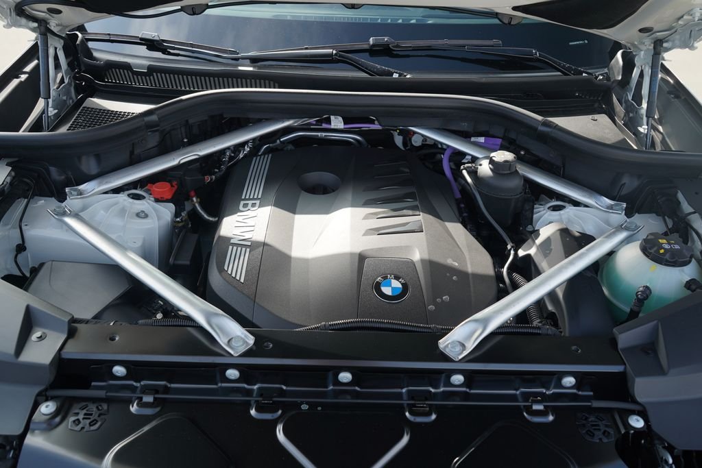 New 2026 Alpine White BMW xDrive40i image 18
