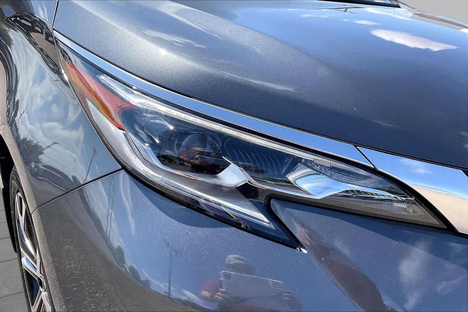 Used 2025 Magnetic Gray Metallic Toyota Platinum image 28