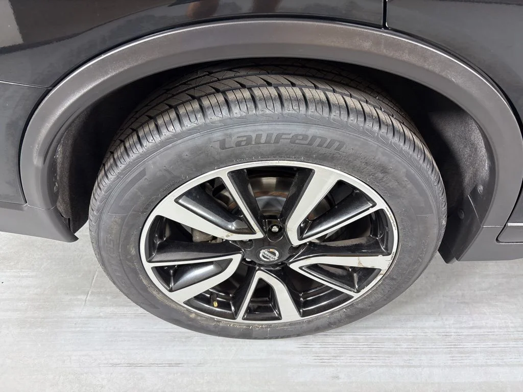 Used 2019 Magnetic Black Pearl Nissan SL image 10