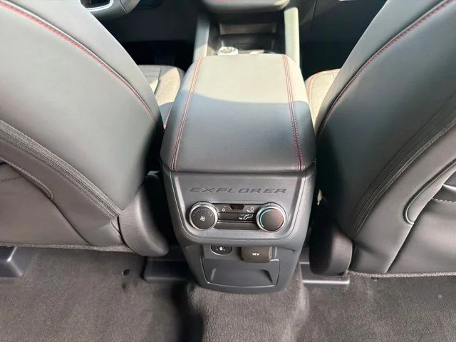 New 2026 Space White Metallic Ford ST-Line image 38