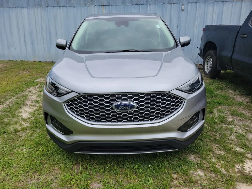 Used 2024 Silver Ford SEL image 11