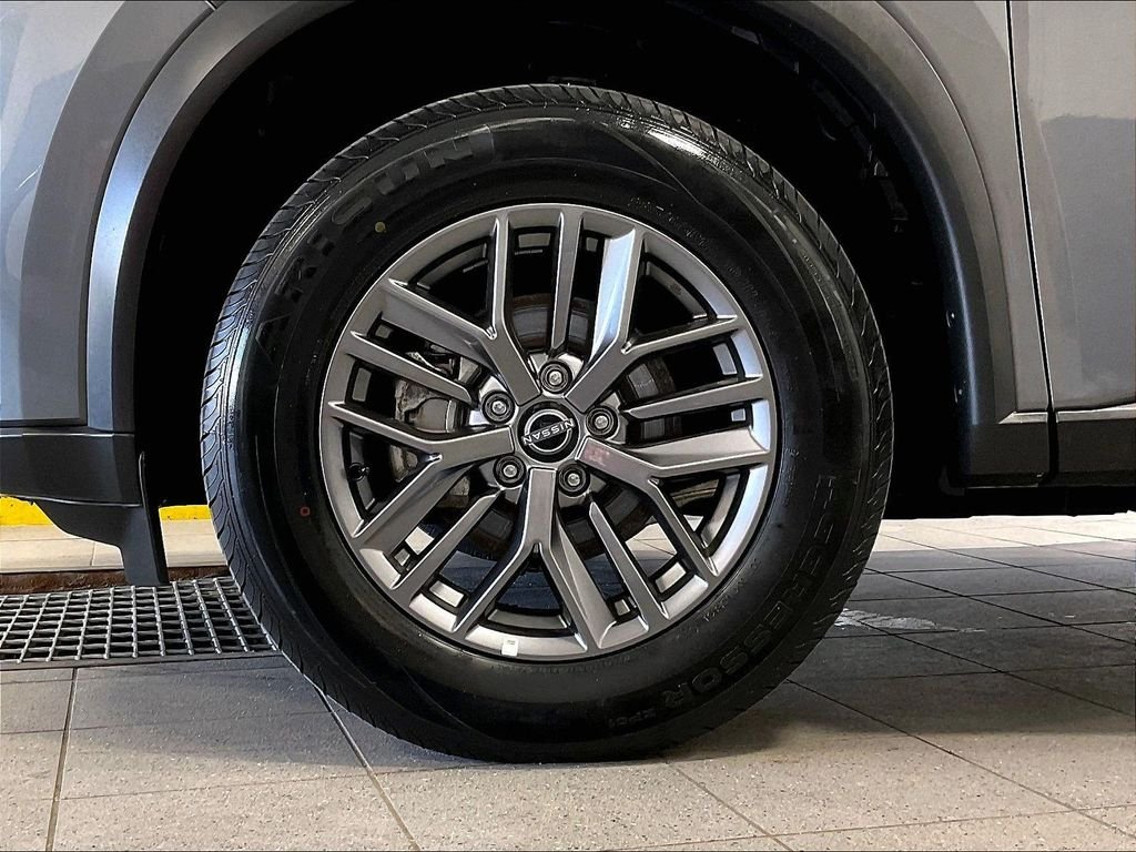 Used 2024 Gray Nissan S image 7