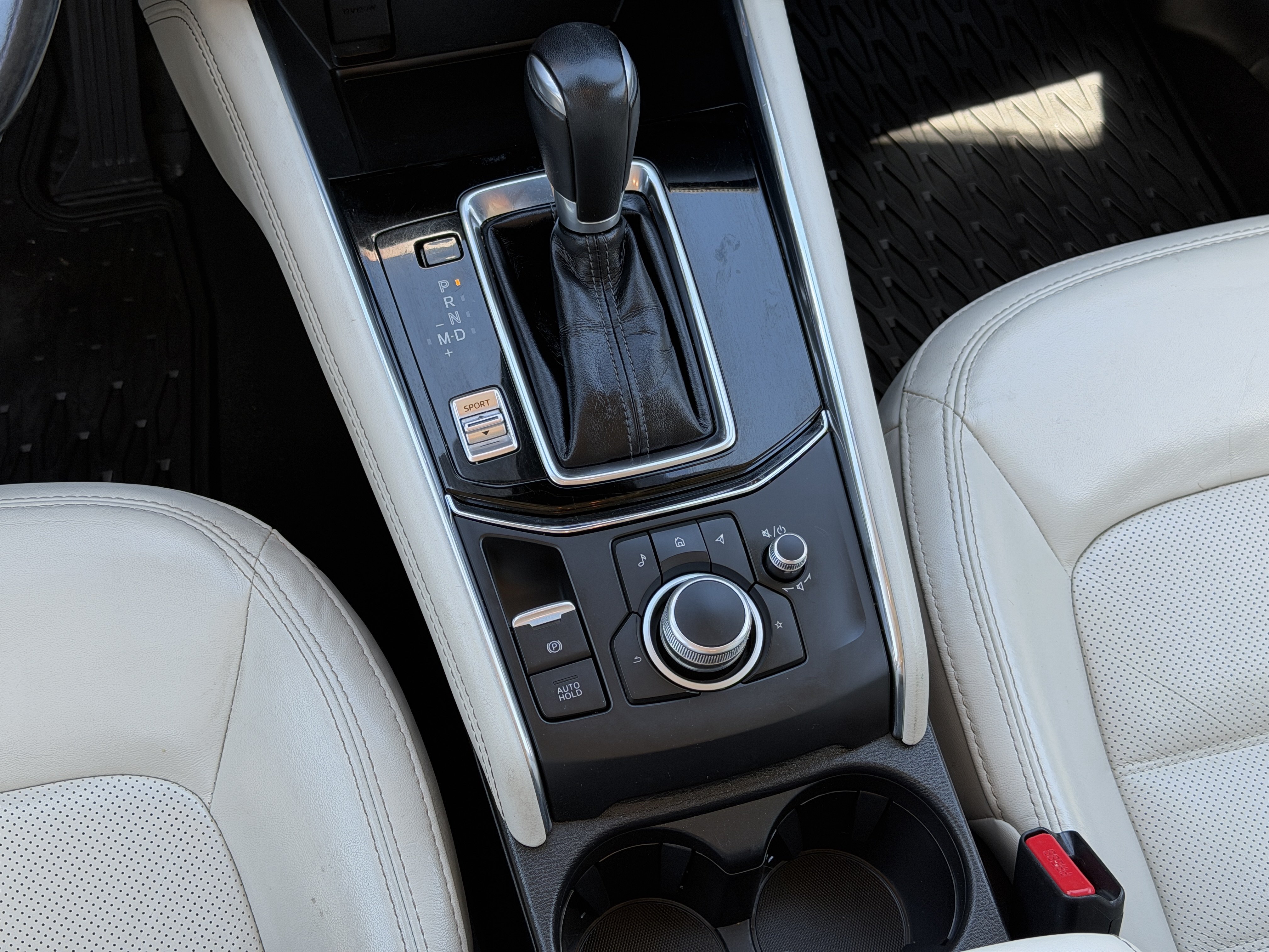 Used 2021 Snowflake White Pearl Mica Mazda Grand Touring image 11