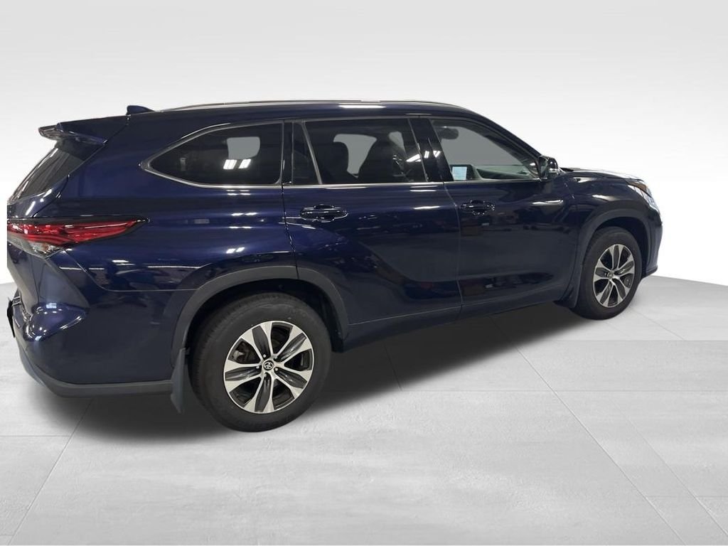 Used 2021  Toyota XLE image 15
