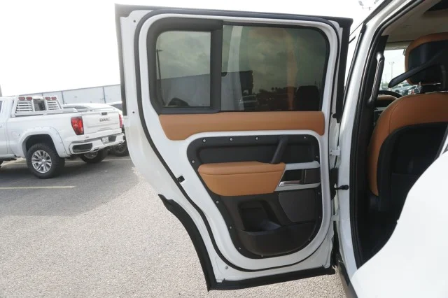 Used 2024 WHITE Land Rover S image 18