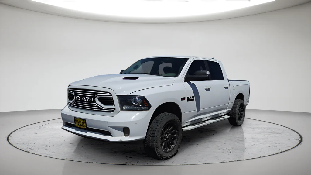 Used 2018 White Ram Sport image 9