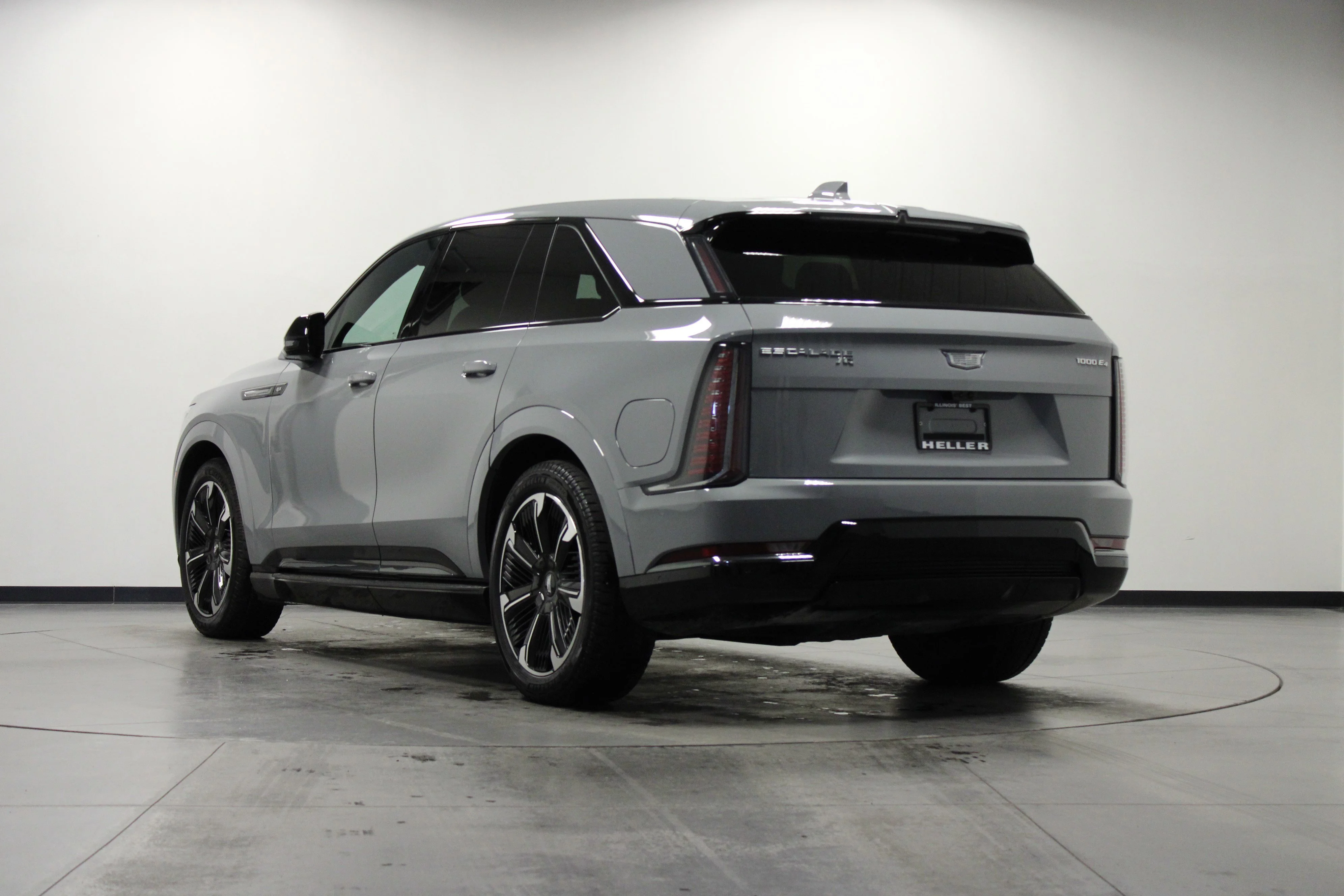 Used 2026 Luna Metallic Cadillac Sport image 6