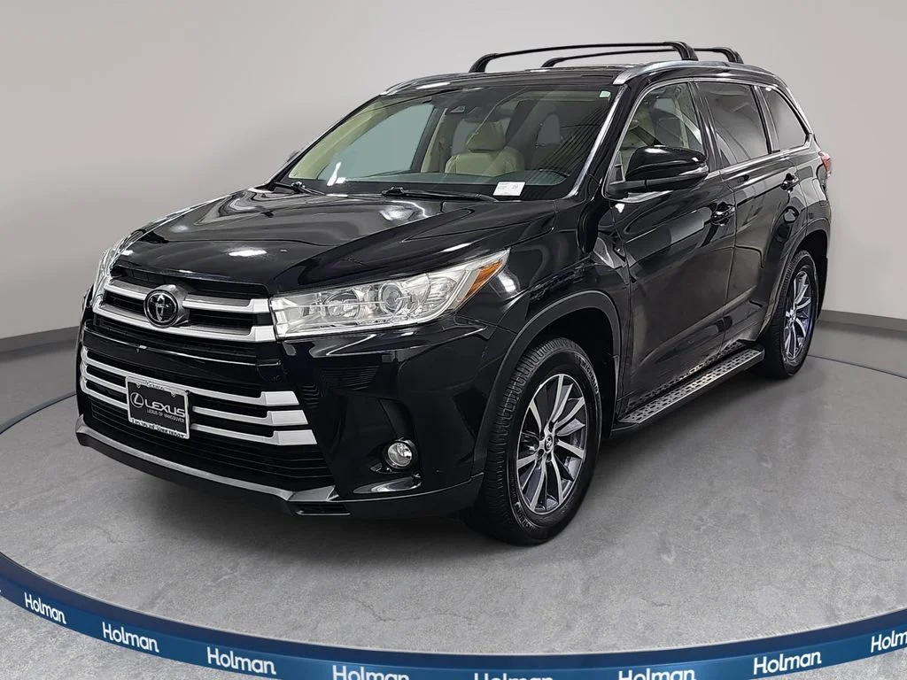 Used 2017 Black Toyota XLE image 1