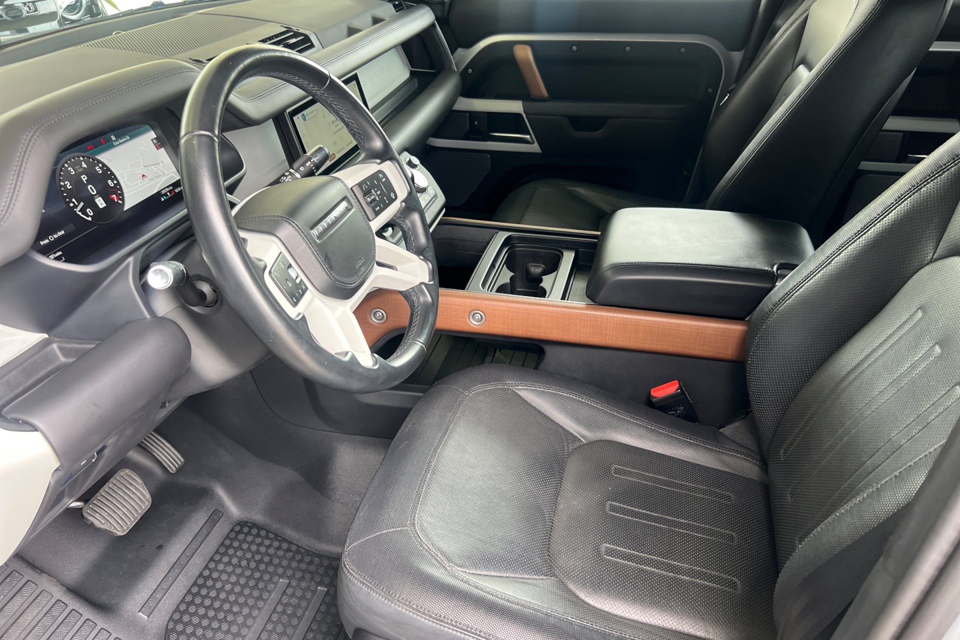 Used 2021 Hakuba Silver Metallic Land Rover X-Dynamic HSE image 13