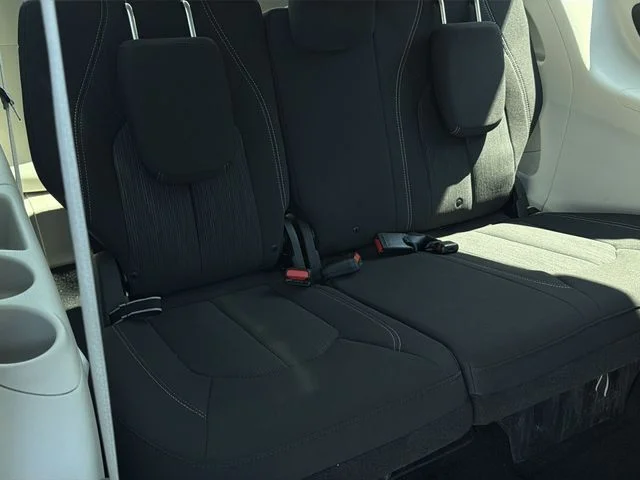 Used 2021 White Chrysler L image 34