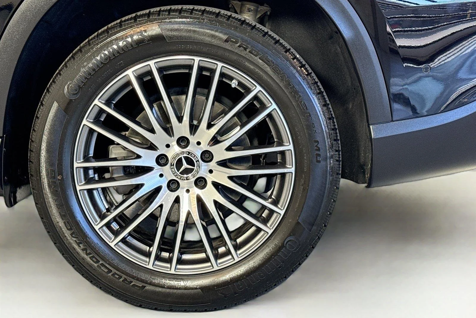 Used 2025 Black Mercedes-Benz GLC 300 image 30
